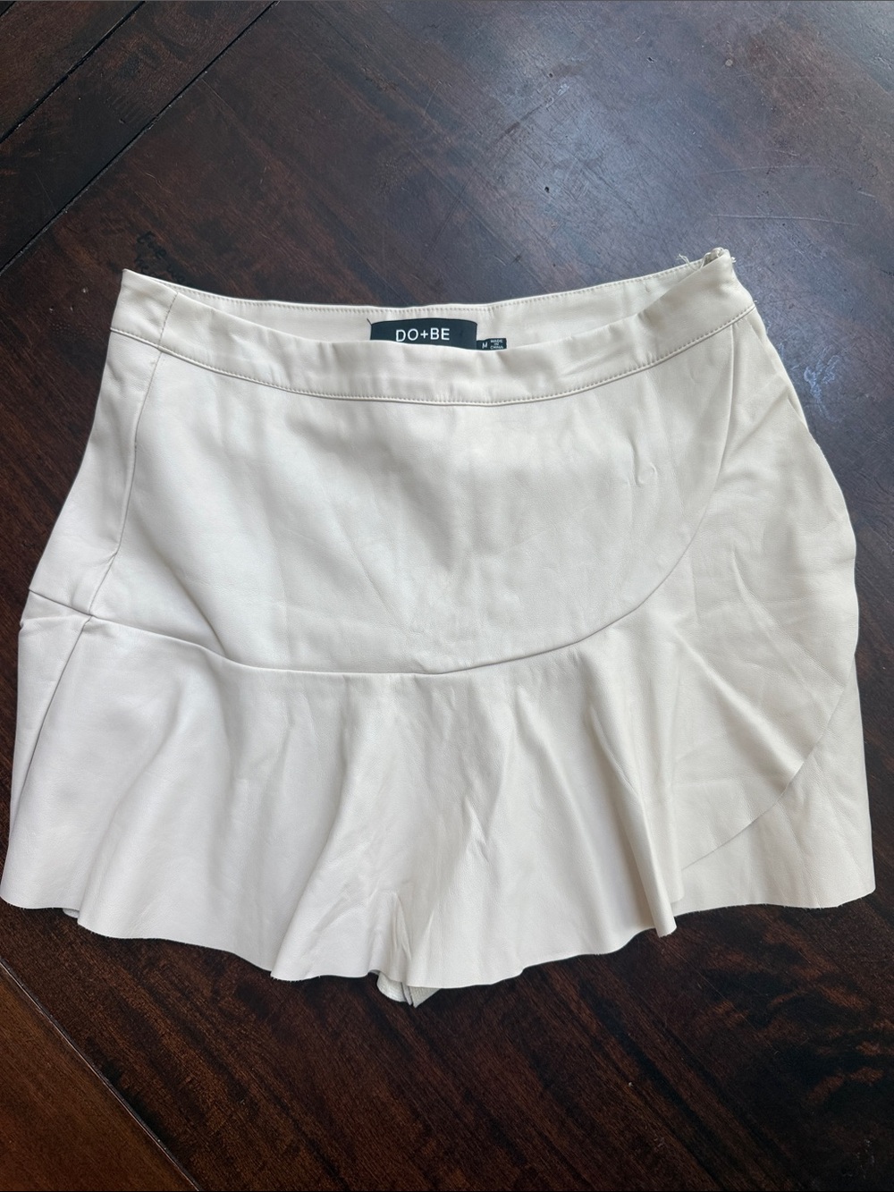 DO+BE Cream Ruffle-Hem Skort